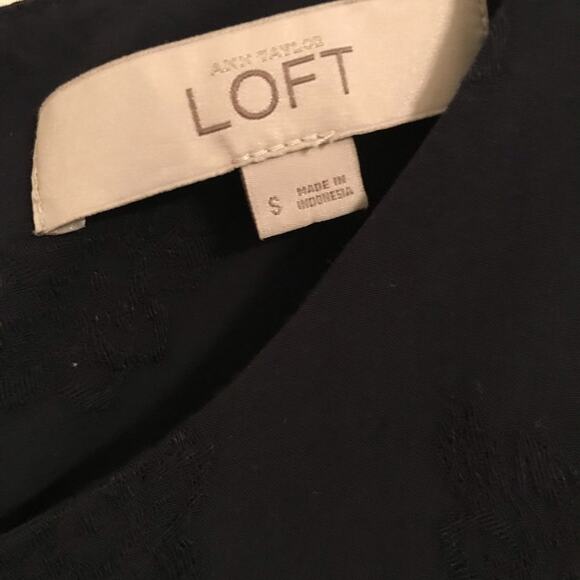 Loft Sleeveless Blouse w/blue on blue floral print - Picture 5 of 10